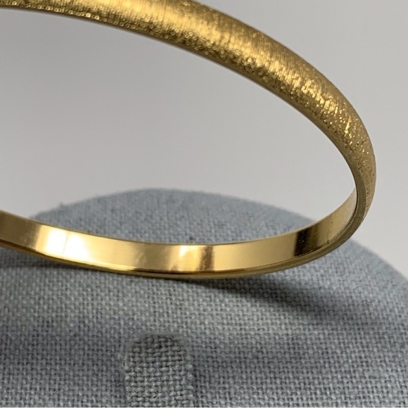 Vintage Monet Quality Brushed Gold Tone Classic Bangle Bracelet 8" - Picture 7 of 9